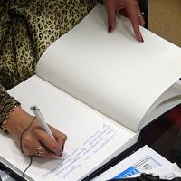 Студенты СПГУВК оставили свои слова благодарности в книге отзывов музея. Студенты СПГУВК оставили свои слова благодарности в книге отзывов музея.