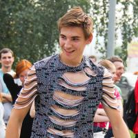 модный показ одежды из шнурков модный показ одежды из шнурков