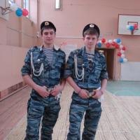 Антон справа Антон справа