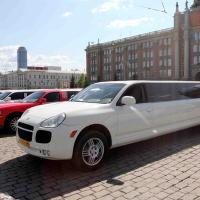 выставка лимузинов на Площади 1905 года выставка лимузинов на Площади 1905 года